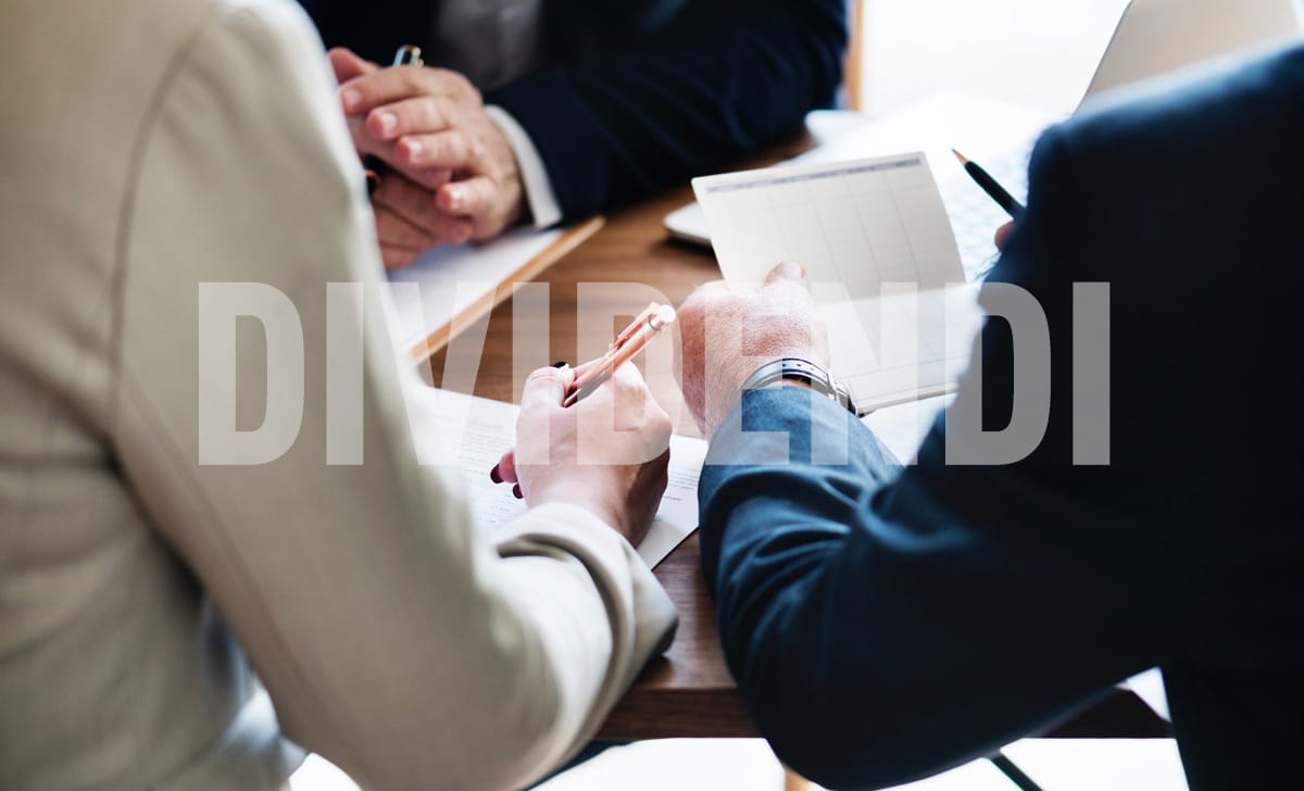 Due titoli azionari con alti dividendi