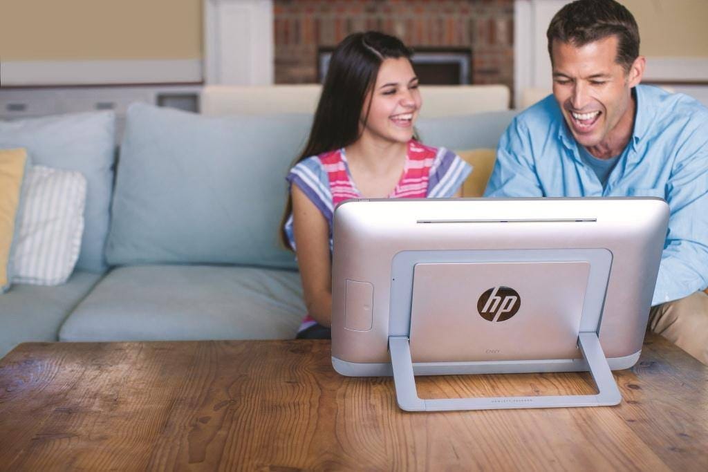 Occhi stanchi davanti al pc