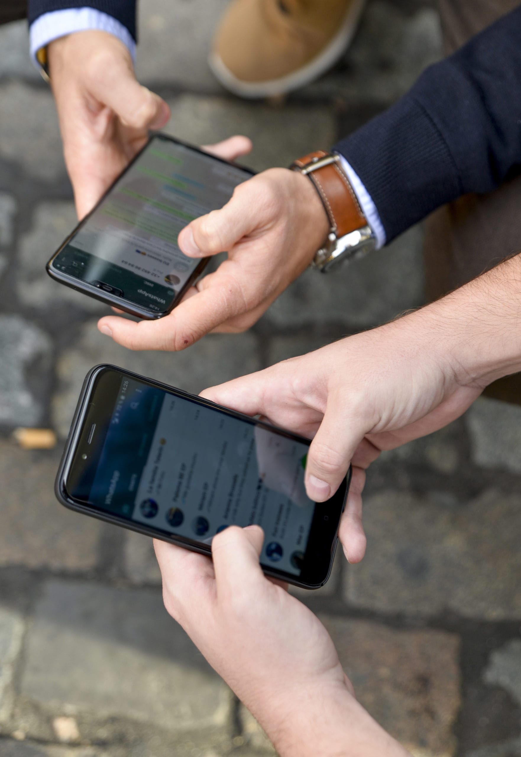 Come fare in modo che gli altri non sappiano che ho letto i loro messaggi su Whatsapp