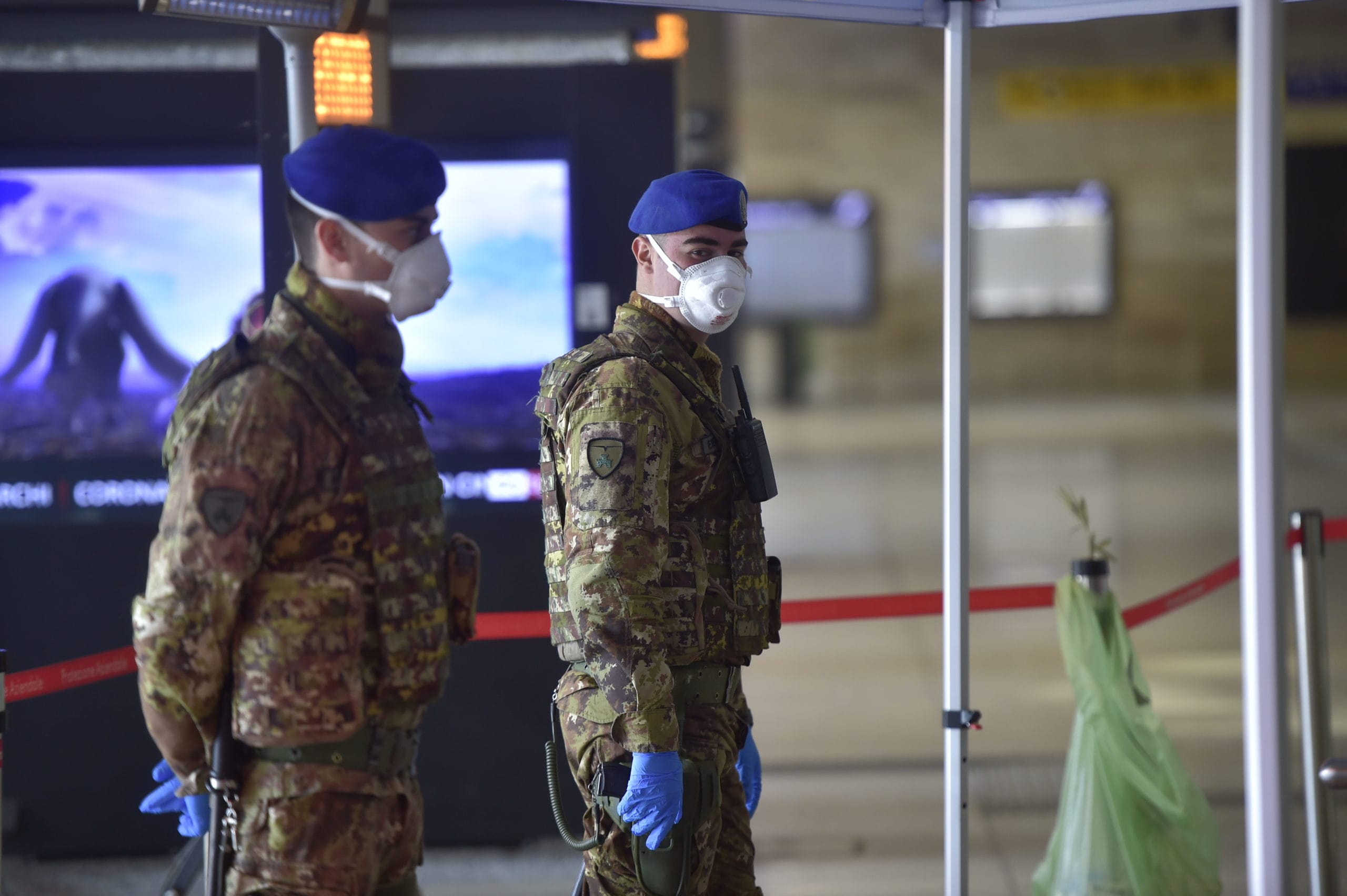 Servono mascherine ma molte sono “giocattoli”