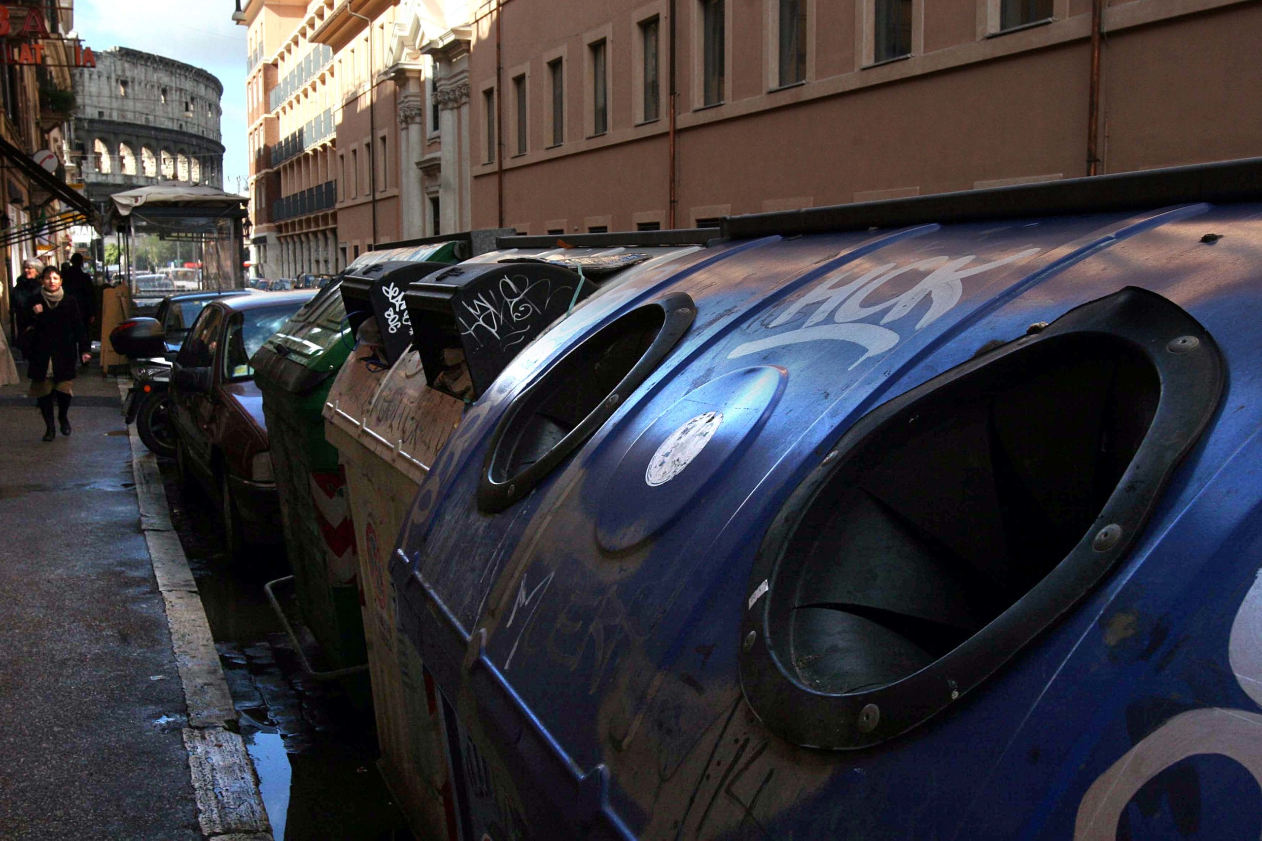 Dove bisogna buttare i gusci di vongole e cozze per fare una corretta raccolta differenziata?