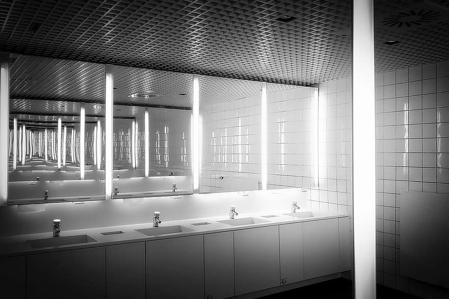 Perché non dovete mescolare la candeggina con altri detersivi per la casa, pulizie casalinghe