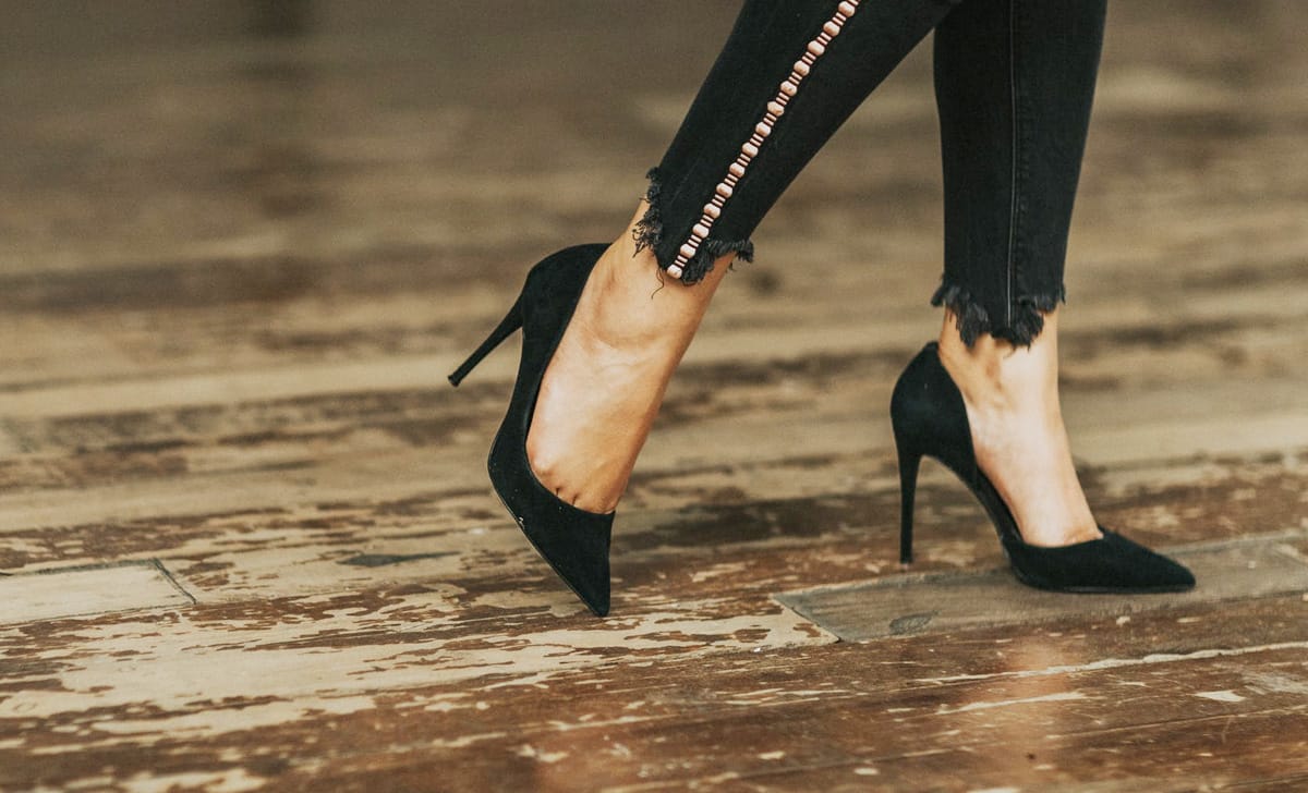 Camminare con tacchi in casa
