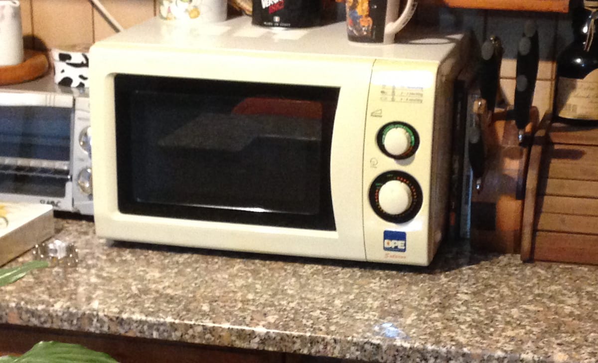 forno a microonde in cucina