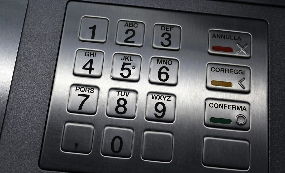 anticipo contanti allo sportello bancomat