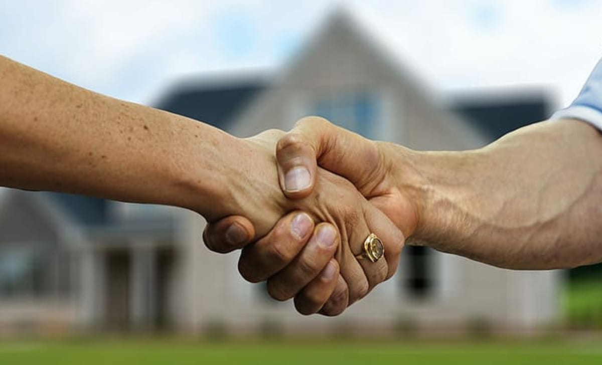 stretta di mano per acquisto casa