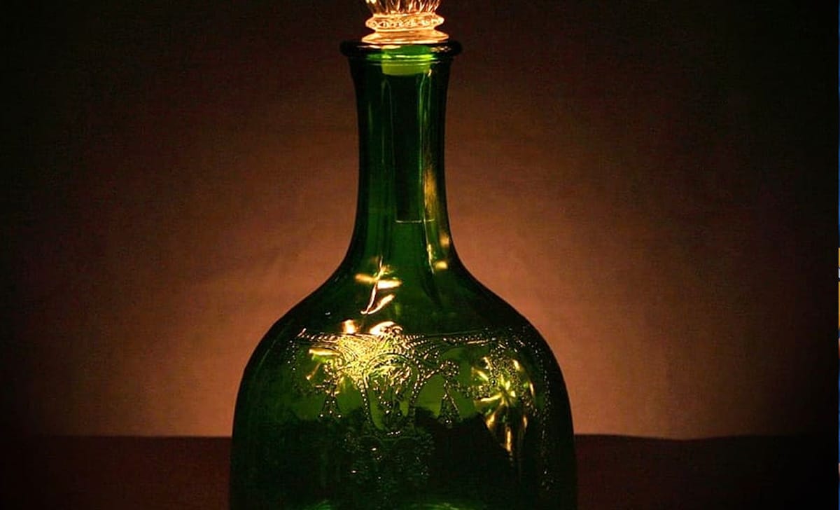 una bottiglia di aceto