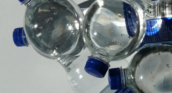 bottiglie d'acqua in plastica