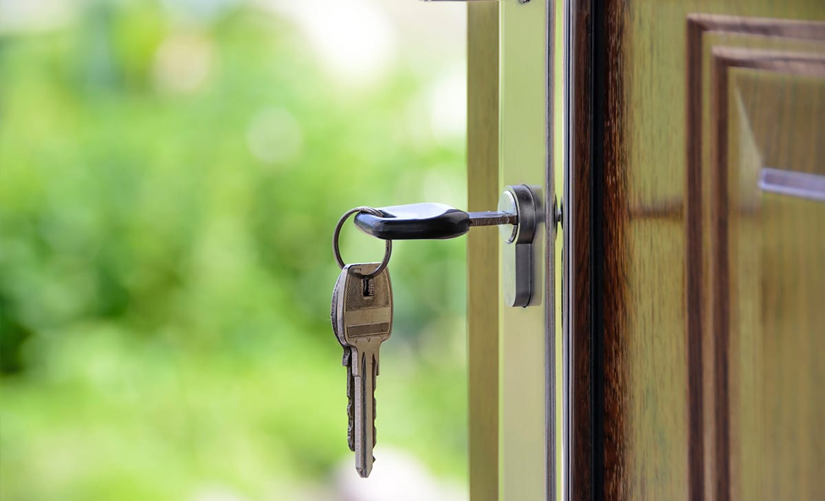 chiavi nella porta dell'abitazione