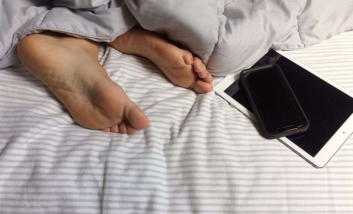 dormire con il cellulare