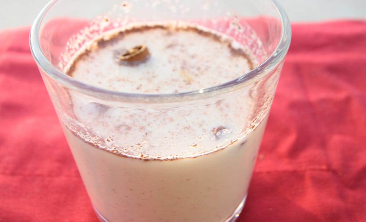 un bicchiere di eggnog