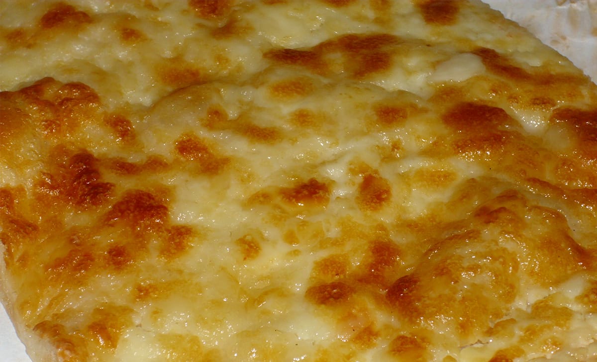 focaccia con formaggio genovese