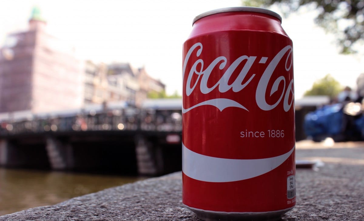 una lattina di Coca-Cola