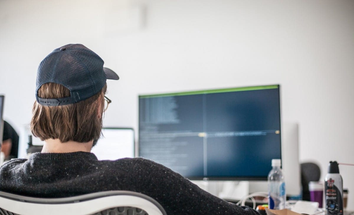 programmatore al lavoro