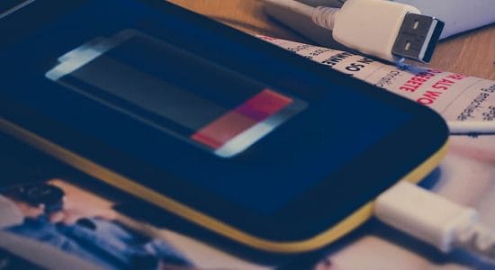 smartphone in ricarica