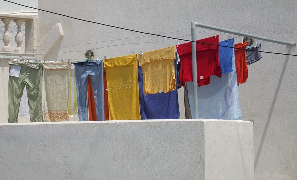 asciugare i panni sullo stendino