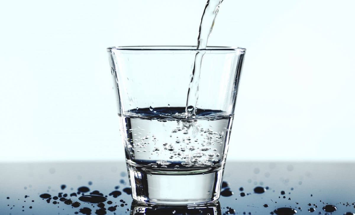 un bicchiere d'acqua