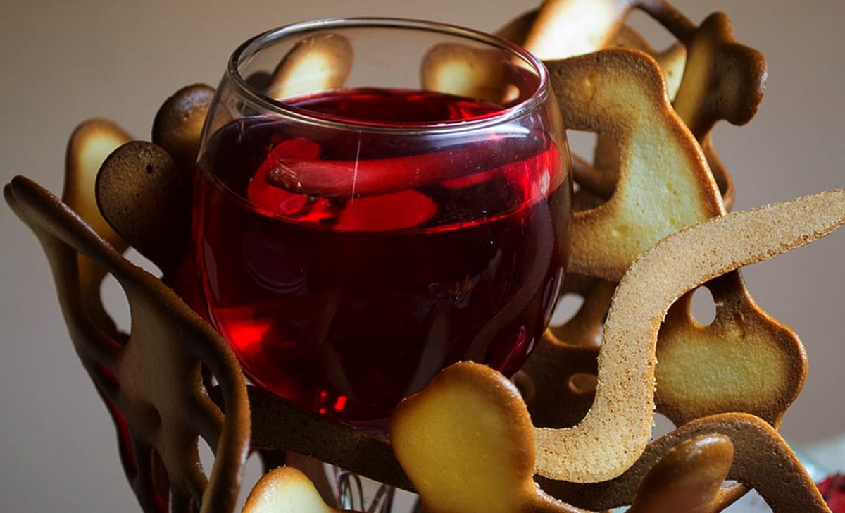 un bicchiere di vin brulé