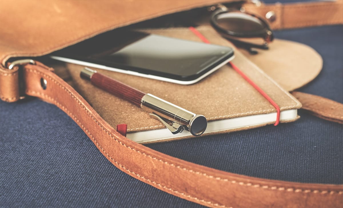 cellulare in borsetta