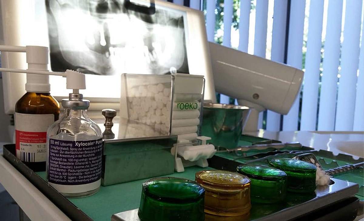 strumenti del dentista