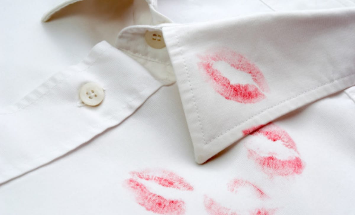macchie di rossetto