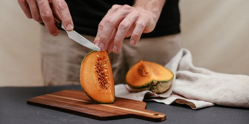 tagliare il melone