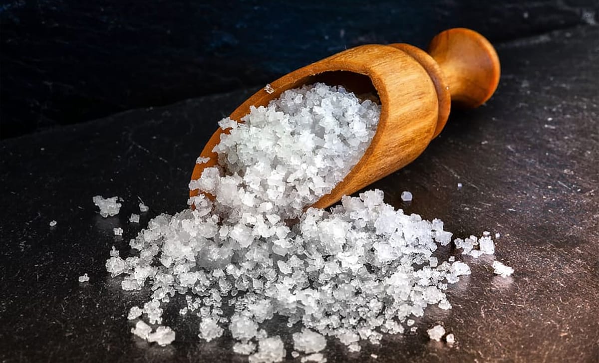 A cosa potrebbe servire il sale grosso o fino in casa oltre all'uso in  cucina