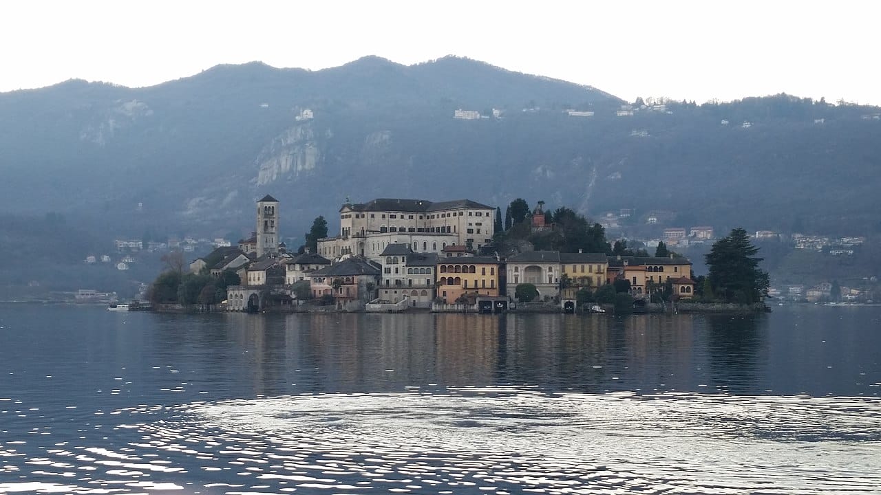 lago orta
