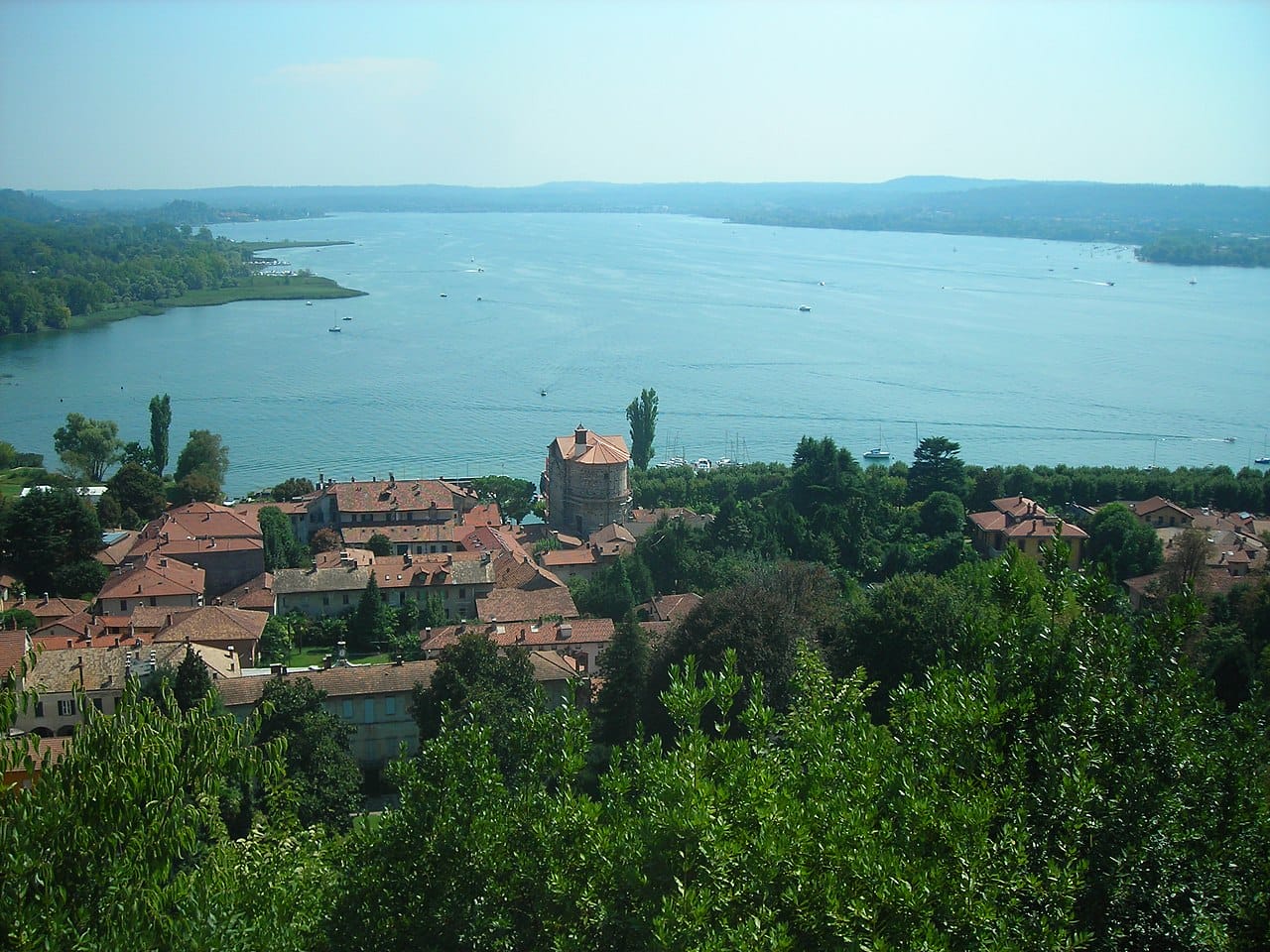 lago angera