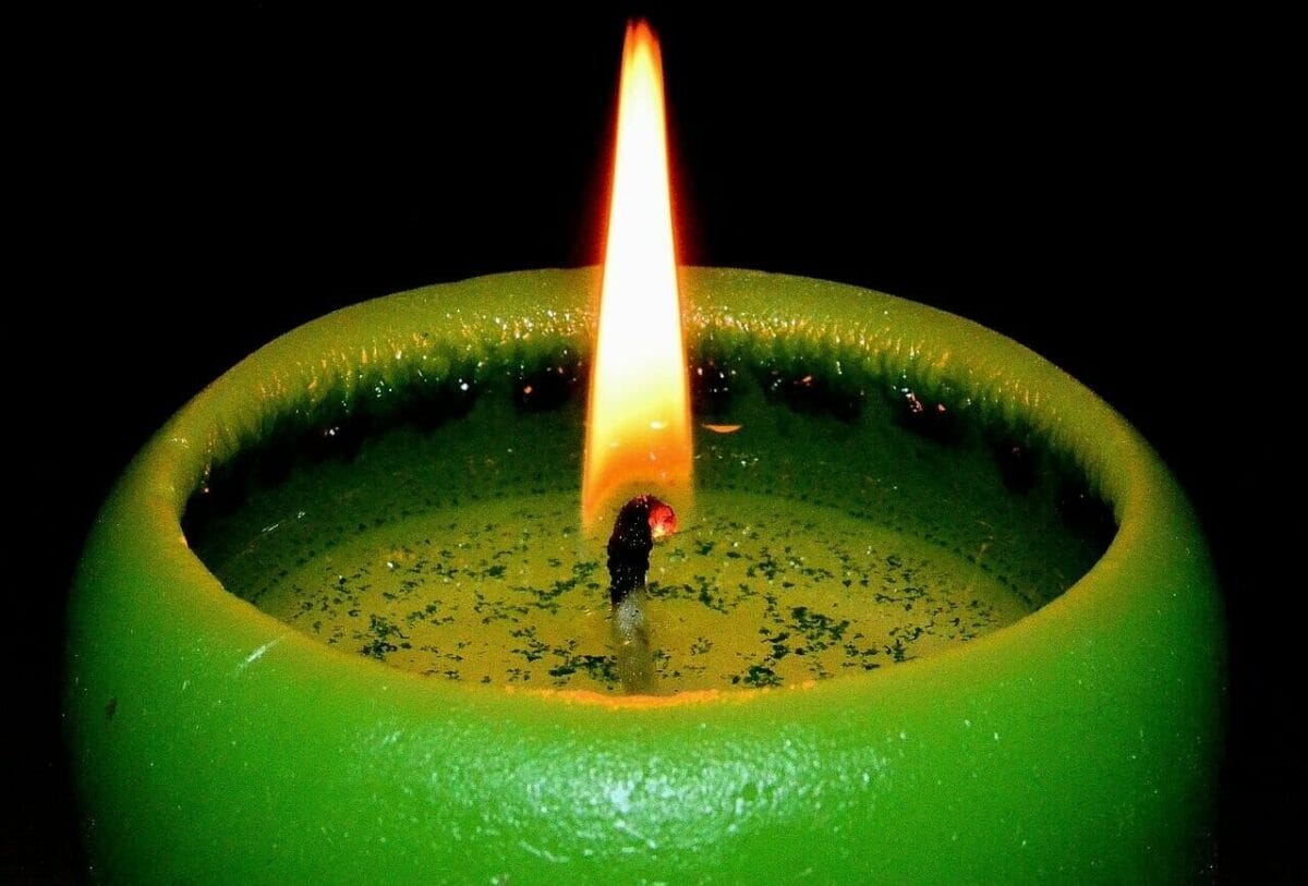 Accendere una candela verde