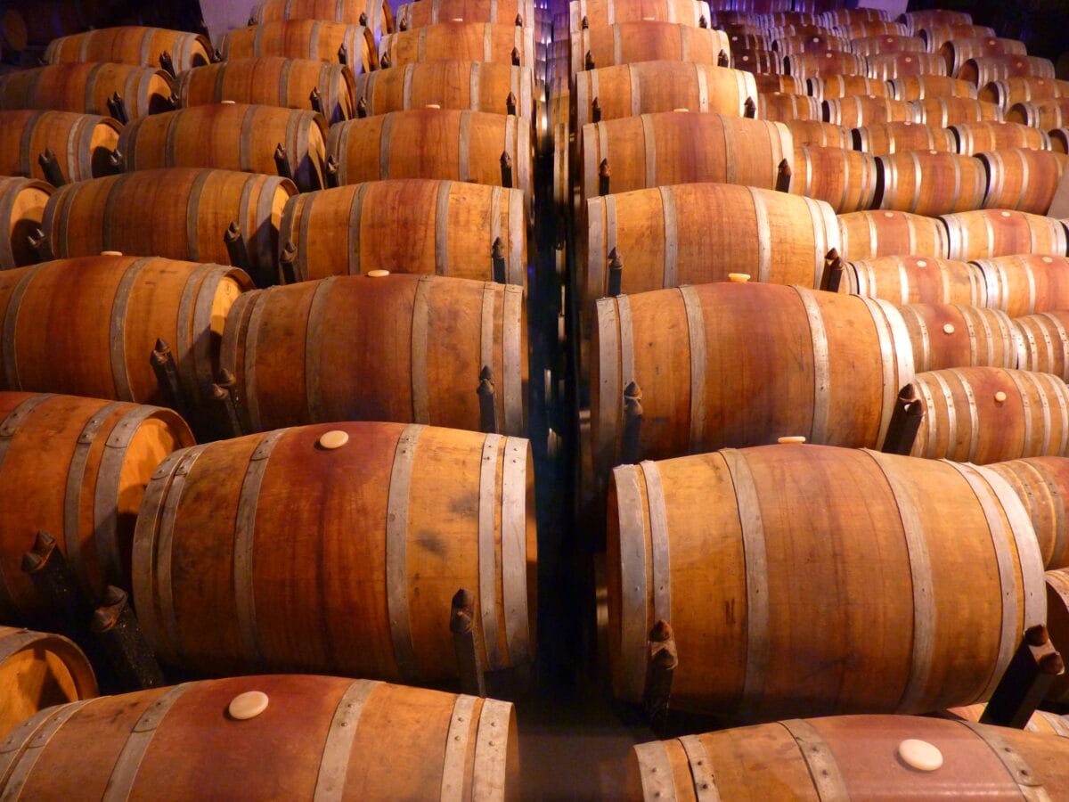 Alcuni vini si affinano nelle botti di legno