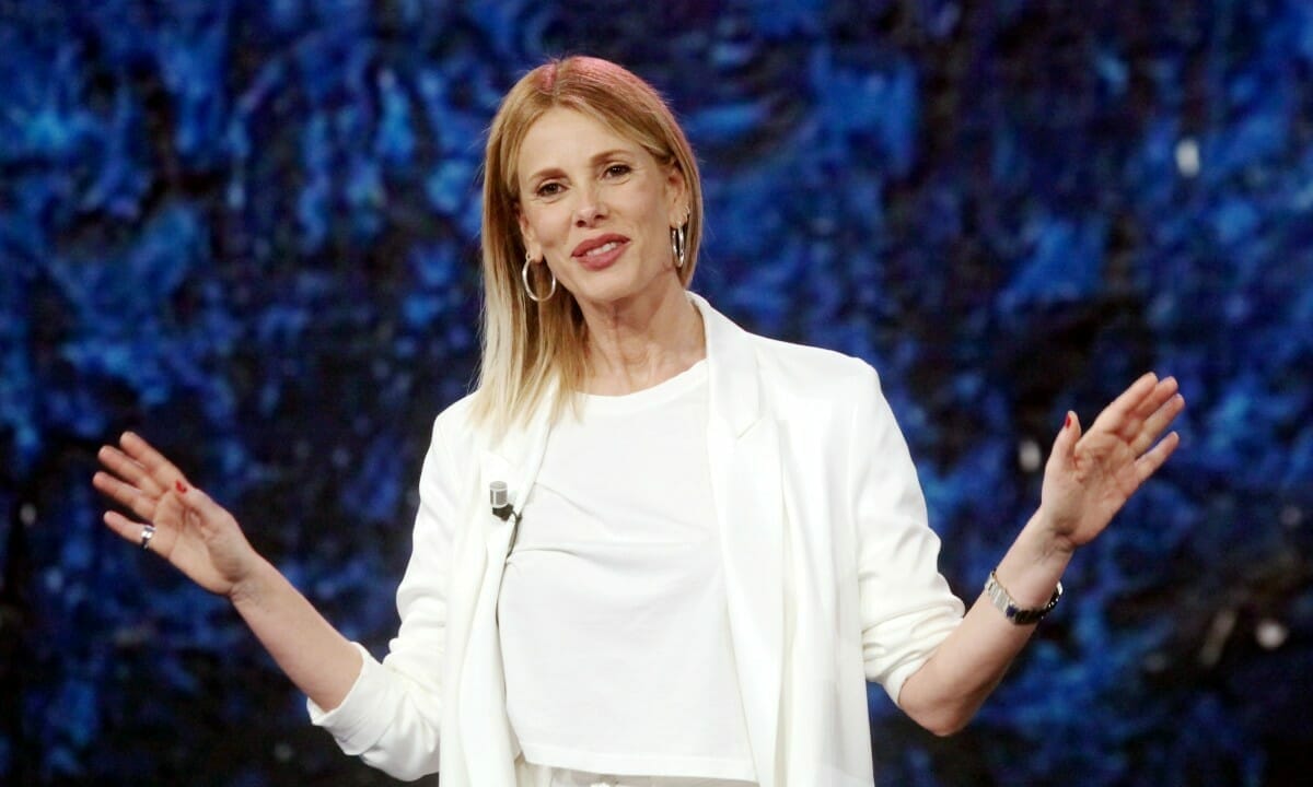 Alessia Marcuzzi le gambe storte e i segreti