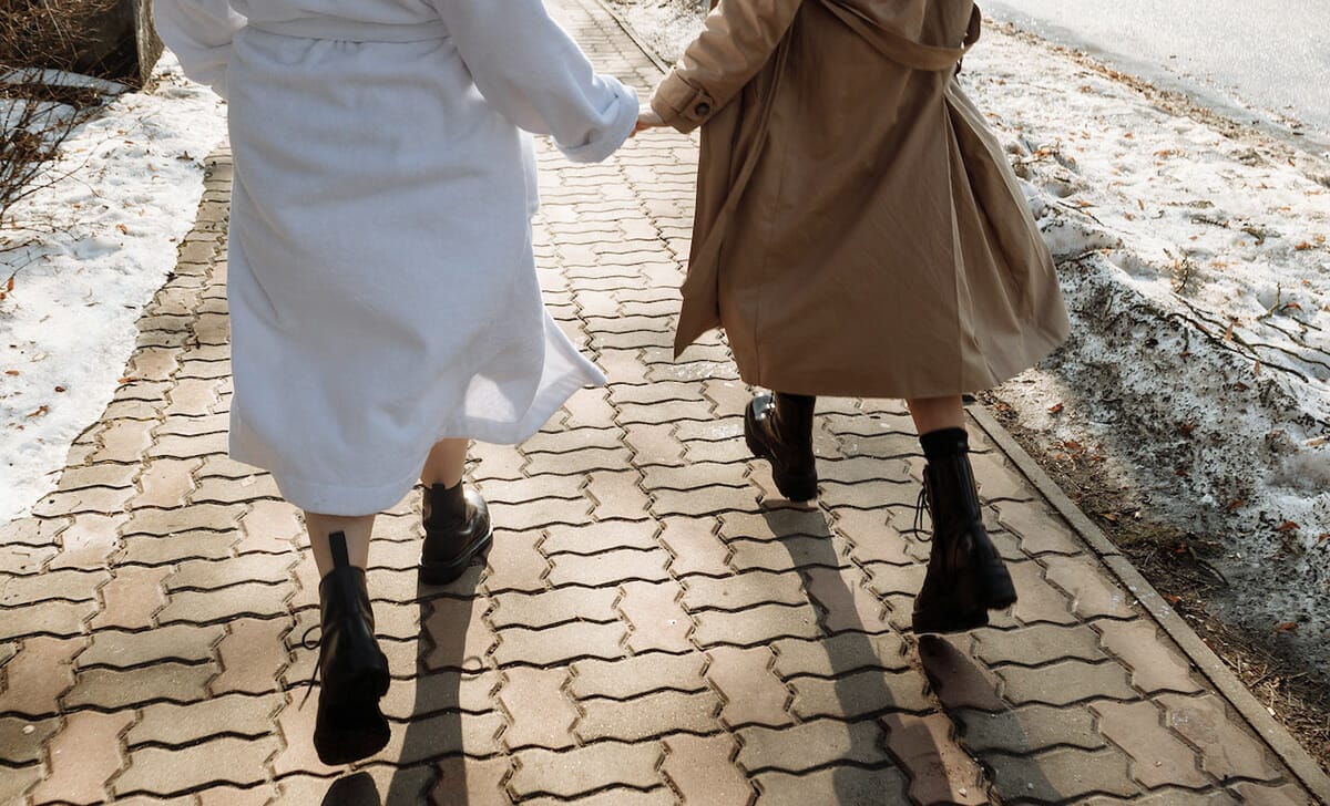 Anfibi e cappotto sono i capi dell'inverno