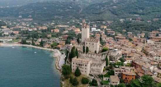 Borghi sul Lago di Garda che possiamo visitare durante le vacanze natalizie-proiezionidiborsa.it