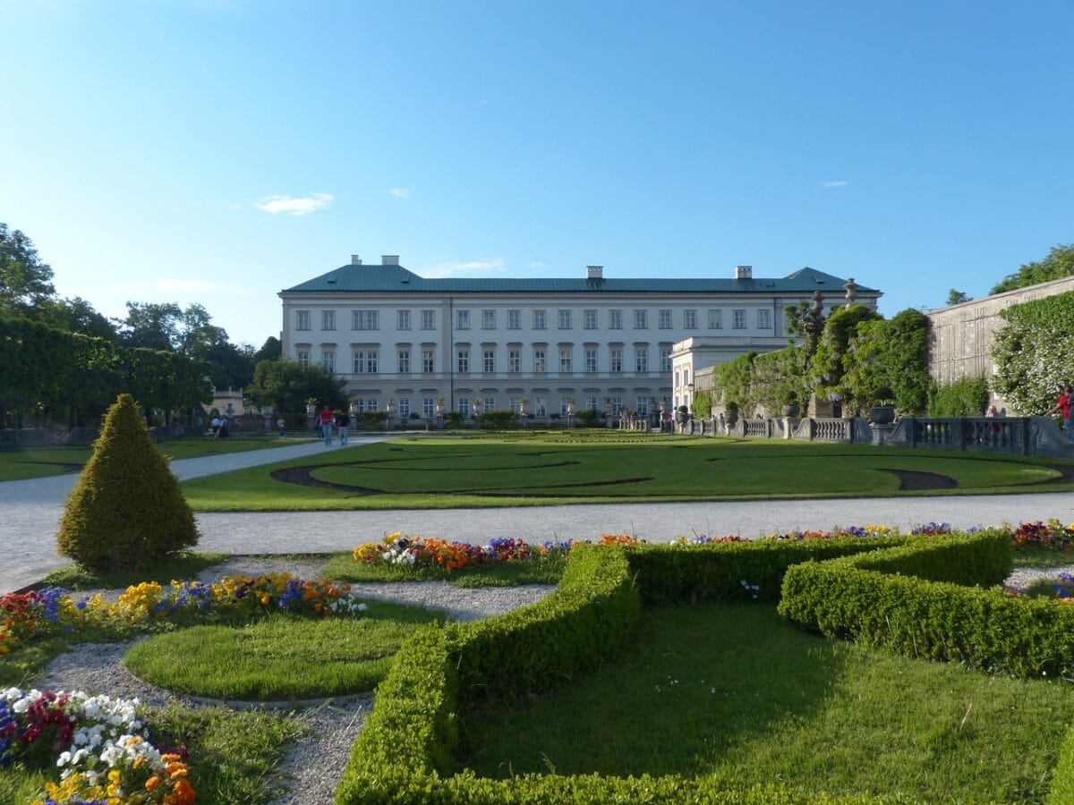 Il Castello Mirabell con i suoi deliziosi giardini-proiezionidiborsa.it
