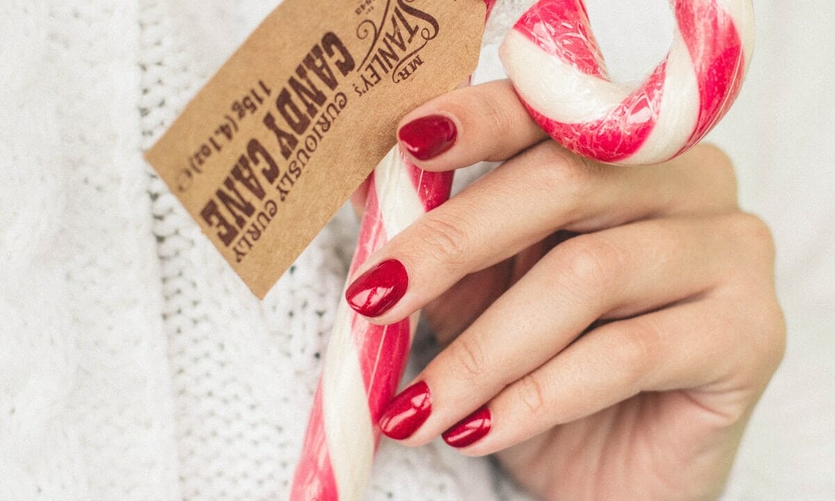 Le unghie di Natale sono eleganti e chic