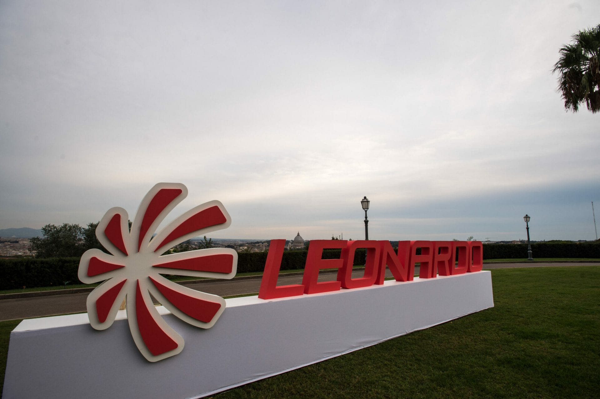 Leonardo Finmeccanica logo