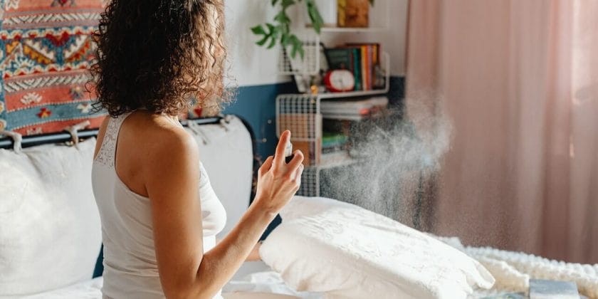 Mai più puzza di fumo in casa, ecco i rimedi più efficaci