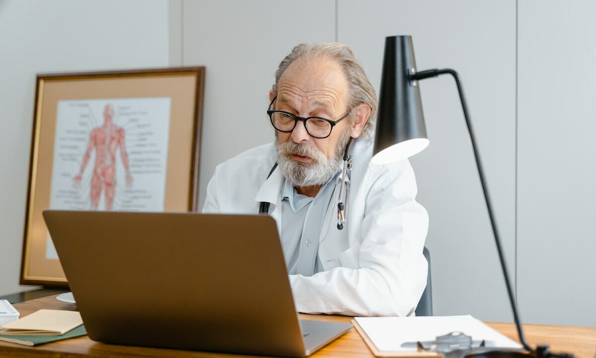 Pensionato che lavora