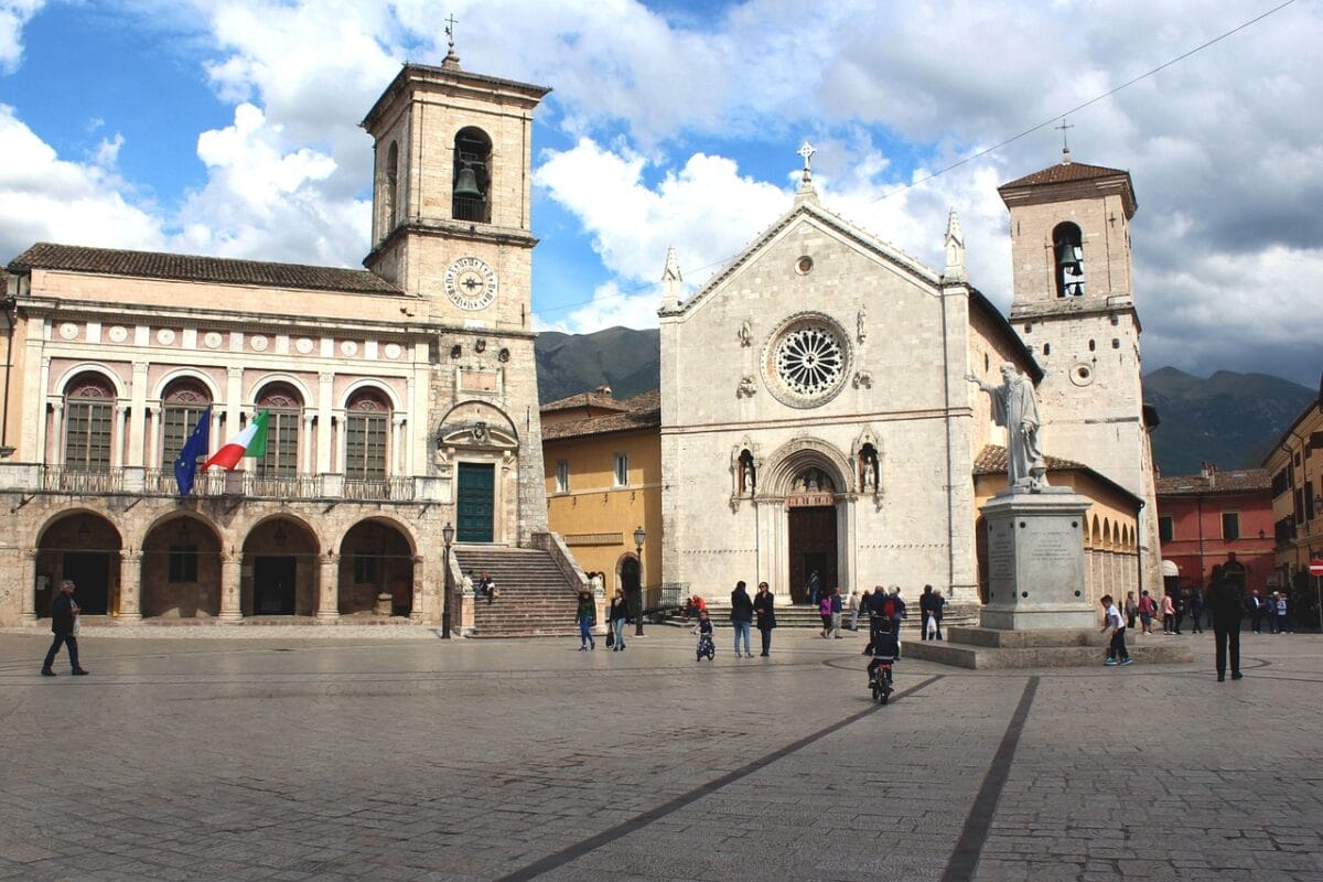 Visitiamo la Basilica di San Benedetto a Norcia-proiezionidiborsa.it