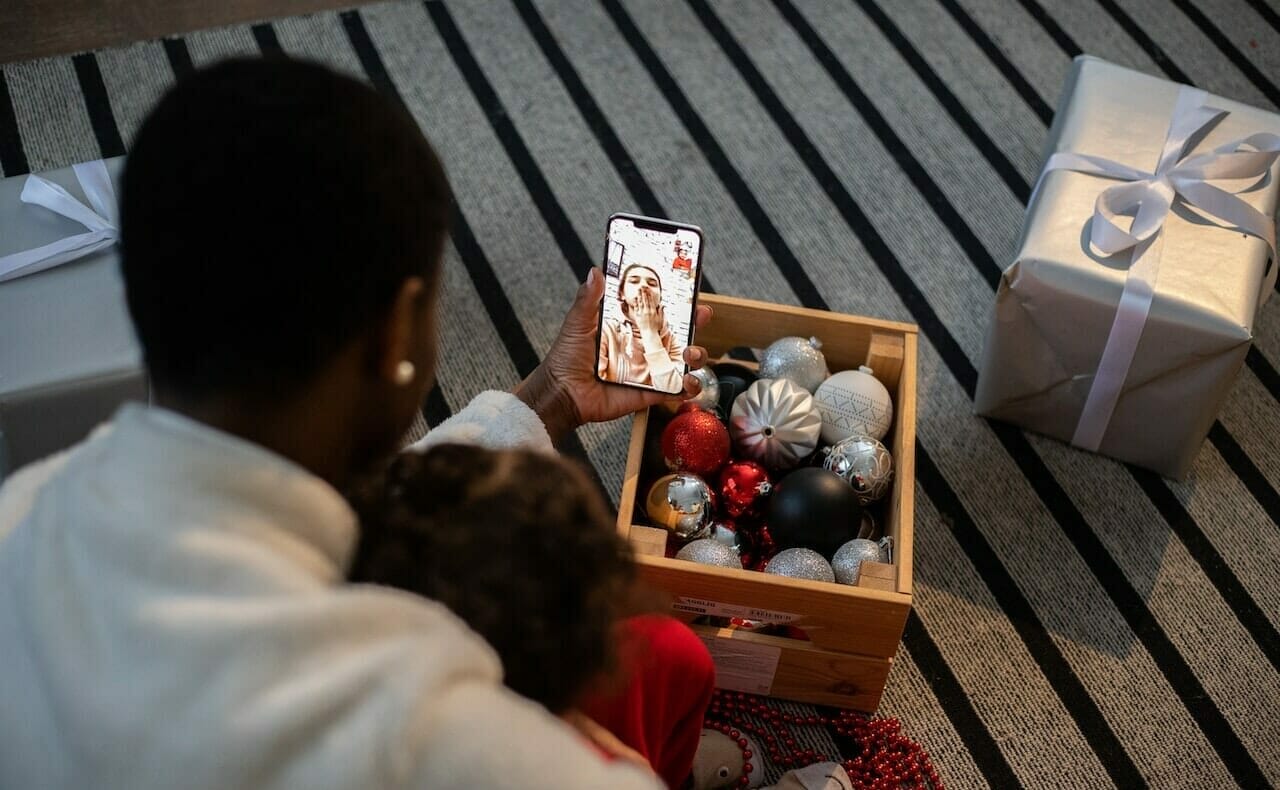 chiamare parenti e amici a Natale