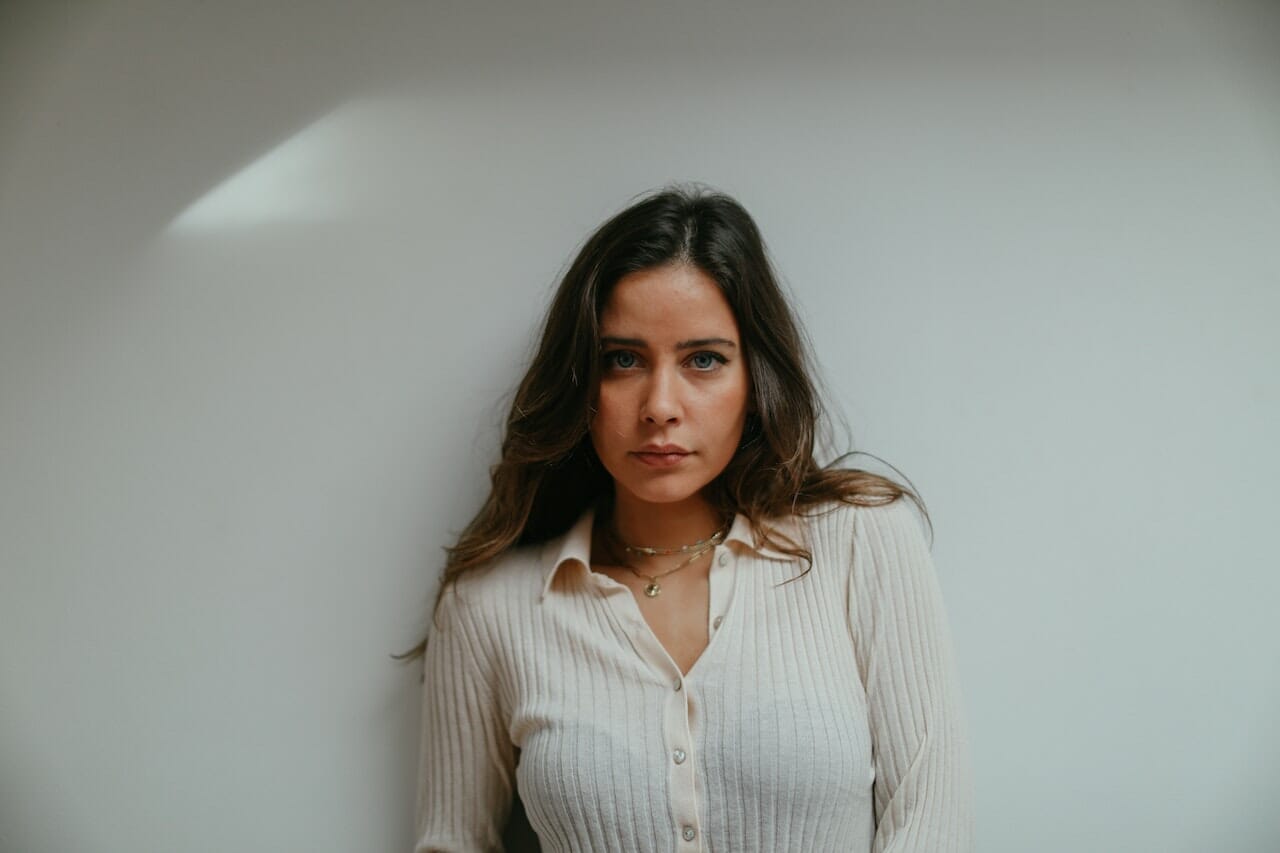 come coprire e camuffare i capelli bianchi