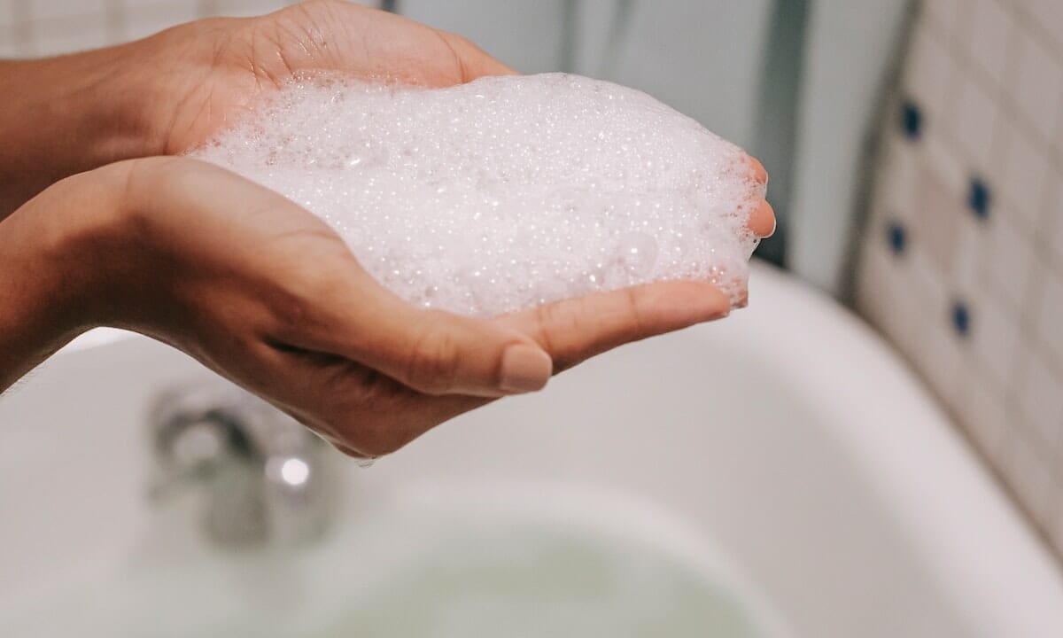 lavaggio a mano con detersivi neutri