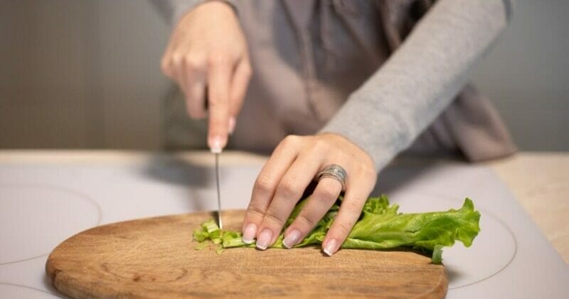 tagliare l'insalata