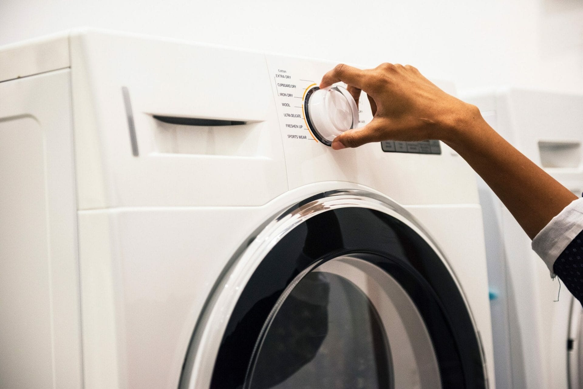 Lavare i panni in lavatrice con una certa frequenza può accorciarne la vita