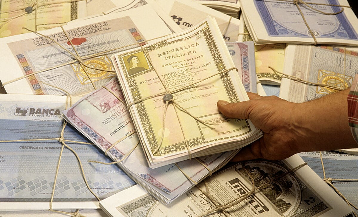 Oggi i BTP con scadenza tra dieci anni garantiscono un rendimento annuo vicino al 4% netto