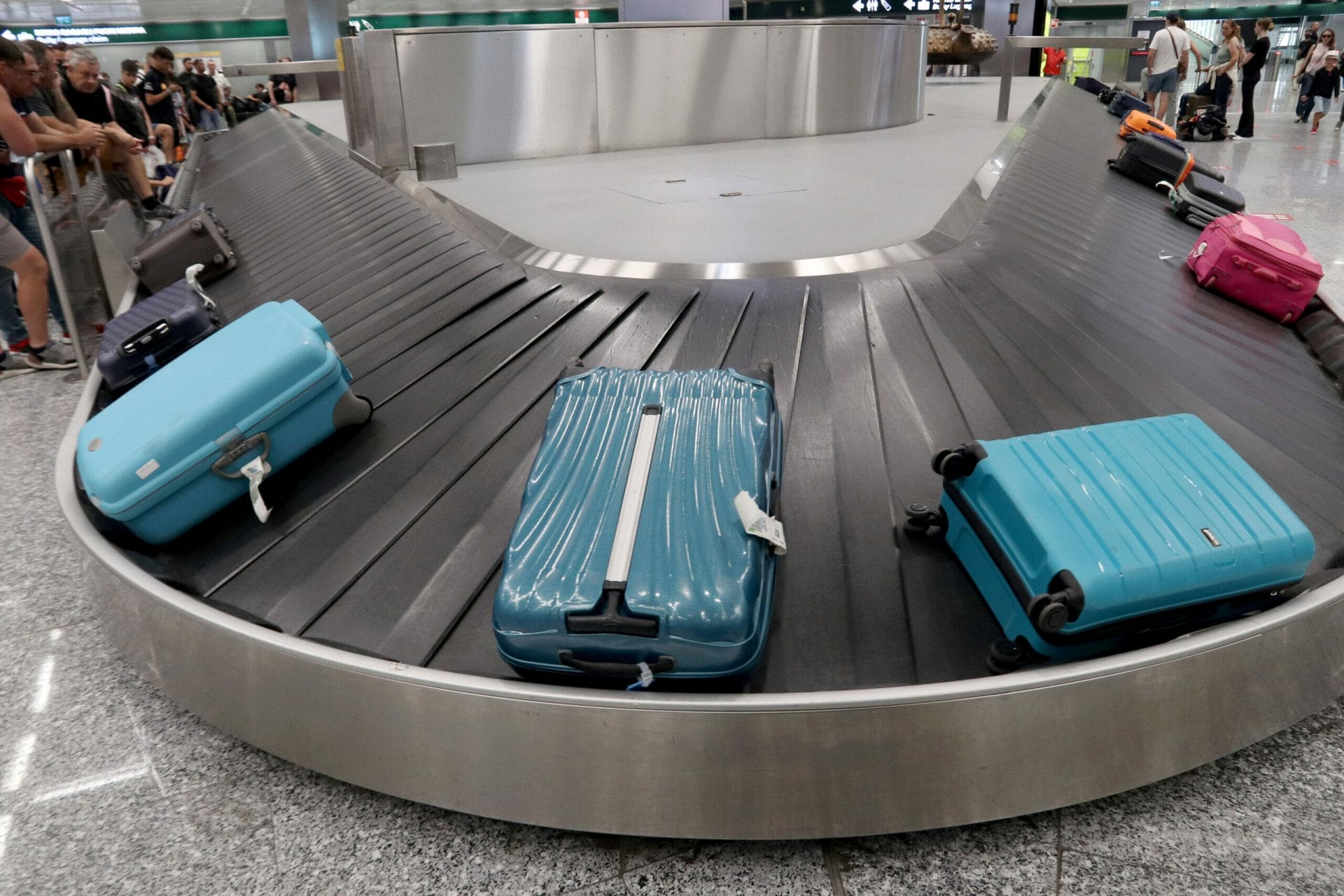 Ritiro bagagli nastro trasportatore Aeroporto di Malpensa