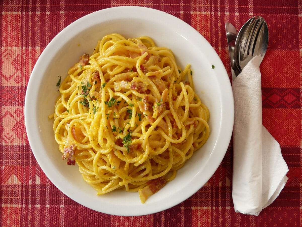 Spaghettoni con guanciale-proiezionidiborsa.it
