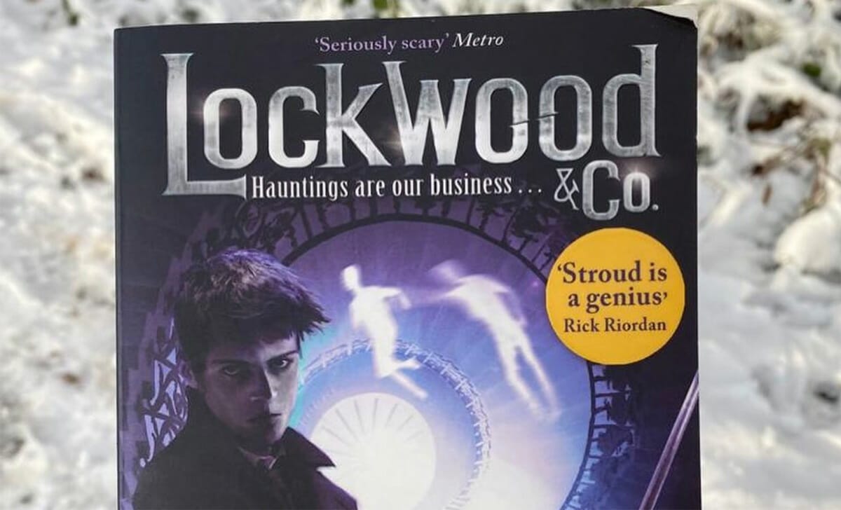 Tra le serie TV più attese di Netflix troviamo “Lockwood & Co.” tratta dai romanzi di Jonathan Stroud