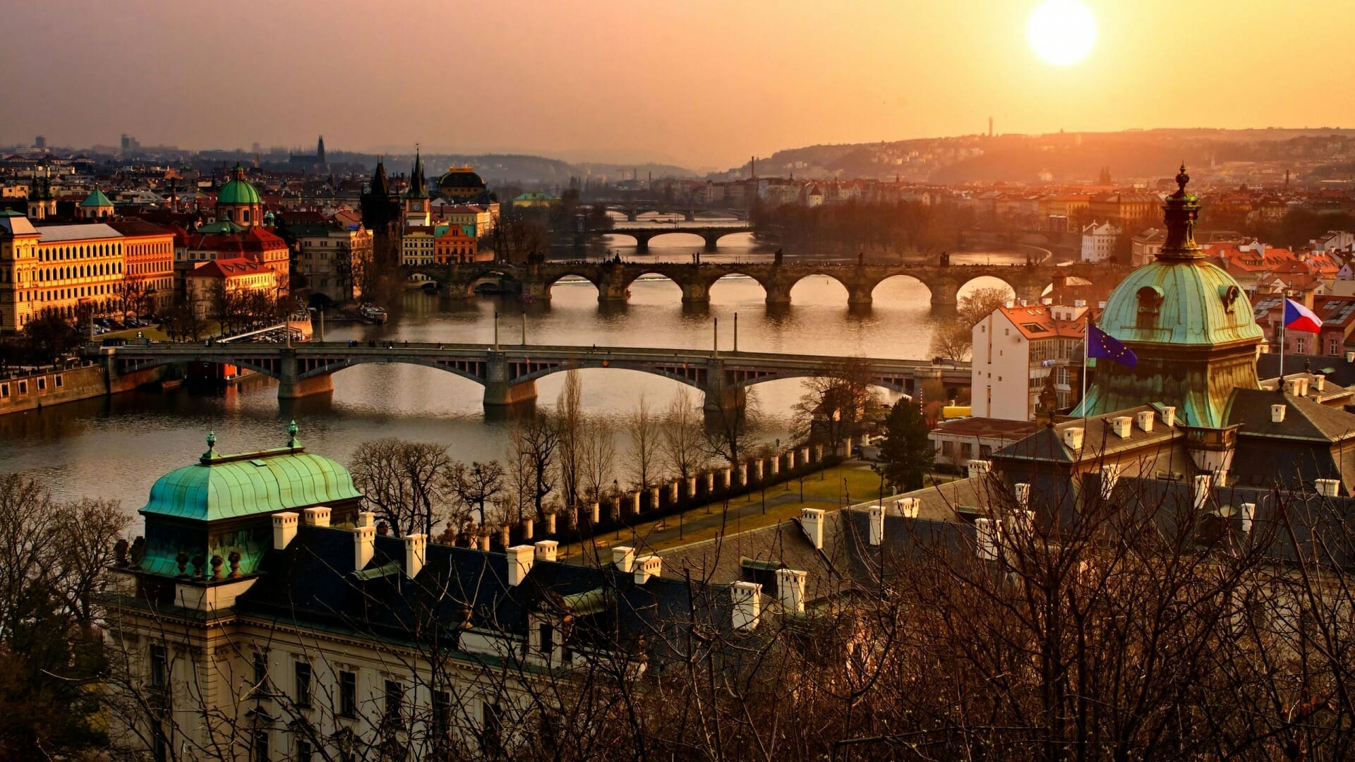 Tra tante bellissime città ad esempio potremmo andare a Praga